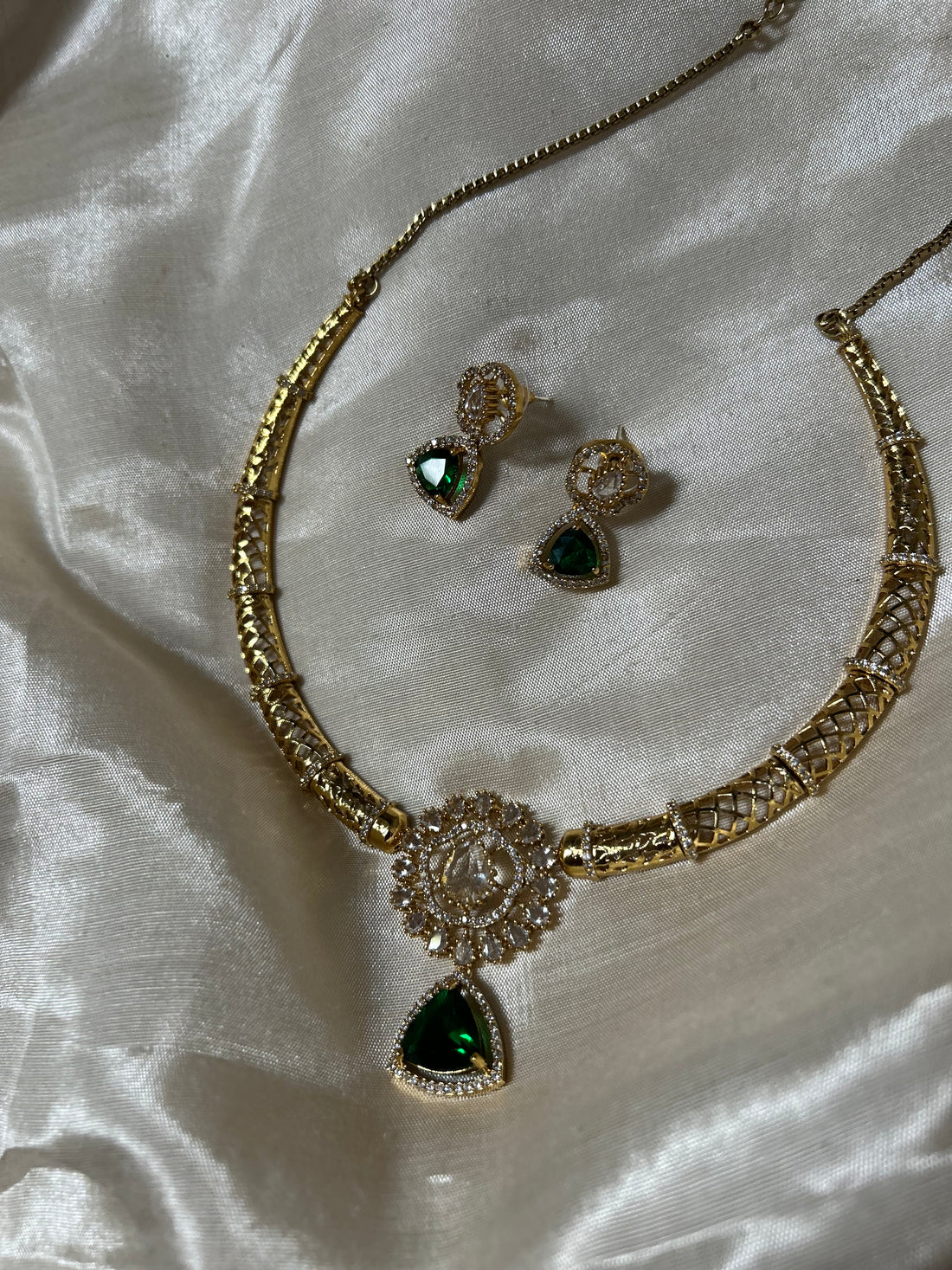 Parv Necklace