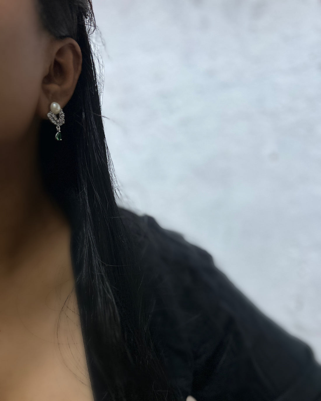 V pearl Ear